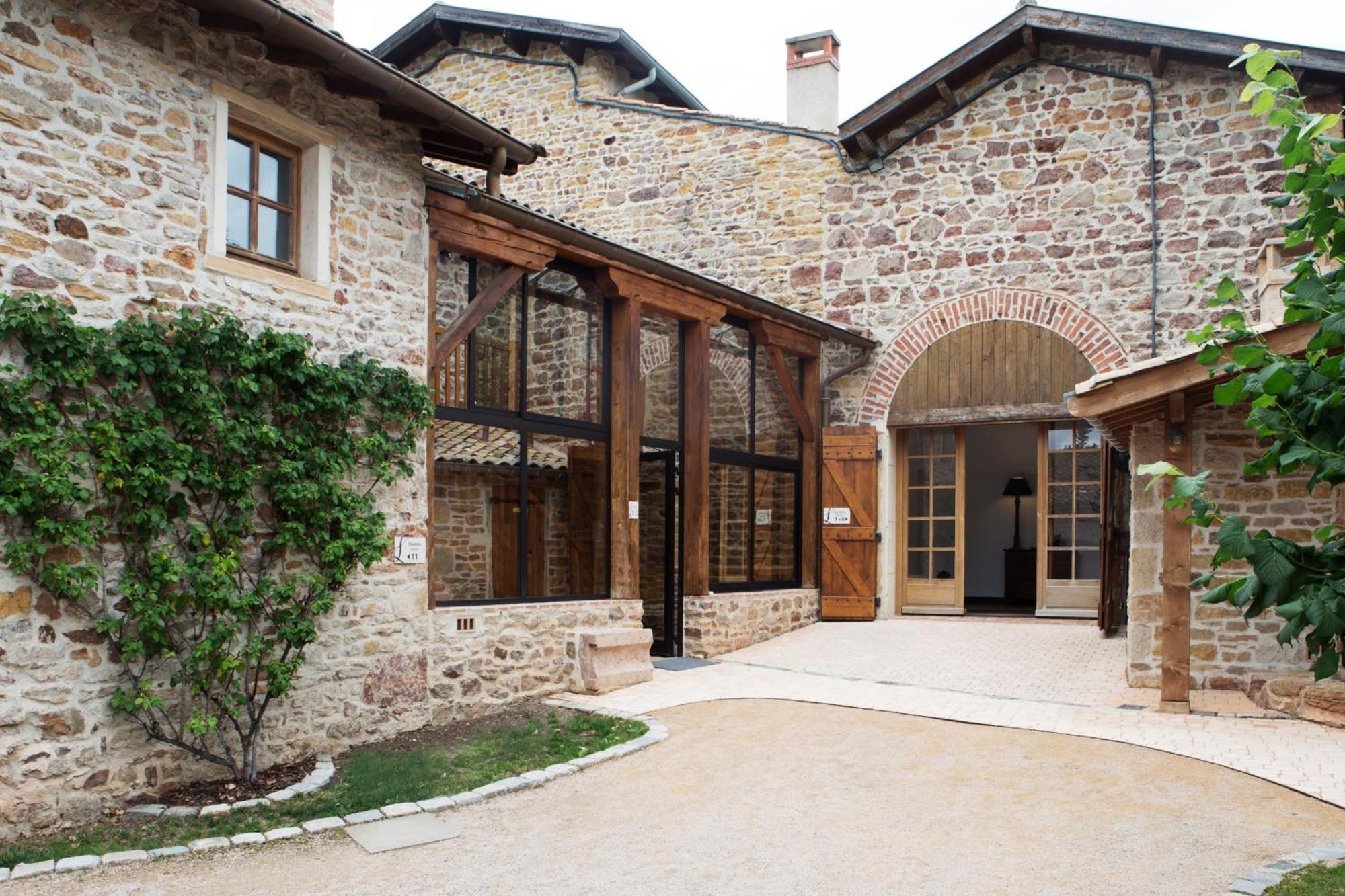 Contact Hotels Le Savigny & Spa Blacé Eksteriør billede