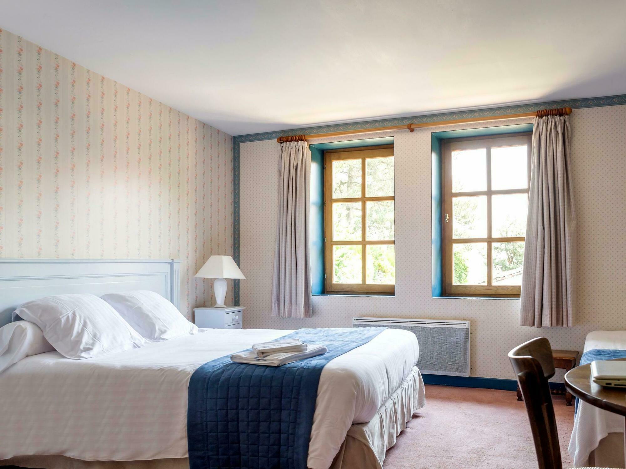 Contact Hotels Le Savigny & Spa Blacé Eksteriør billede