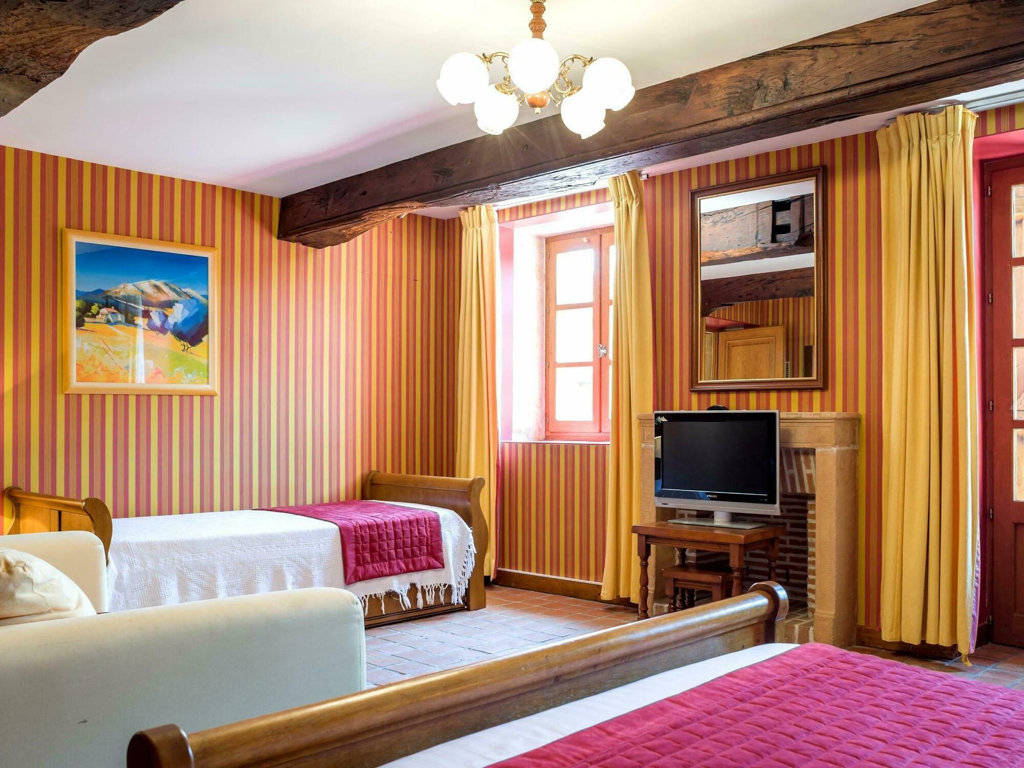 Contact Hotels Le Savigny & Spa Blacé Eksteriør billede